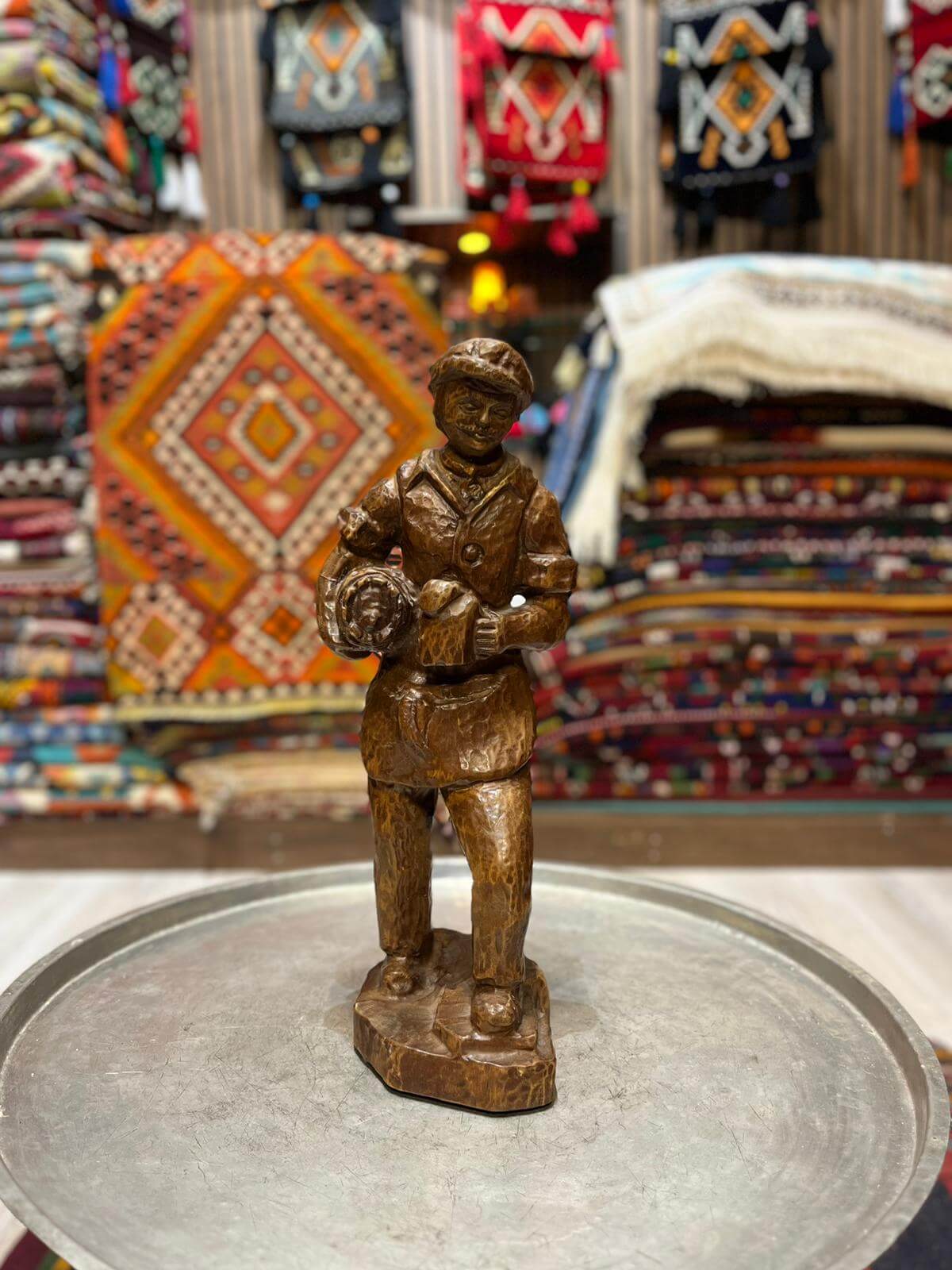 Şanlıurfa yerel motifli kilim ve halı - Armahan mağaza içi